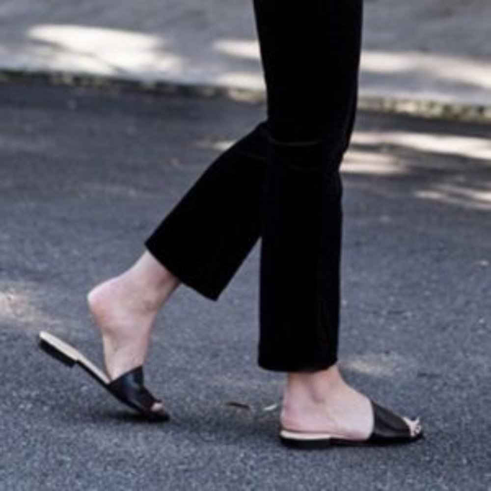 New Saks Fifth Avenue Black Leather Slide‎ Sandals